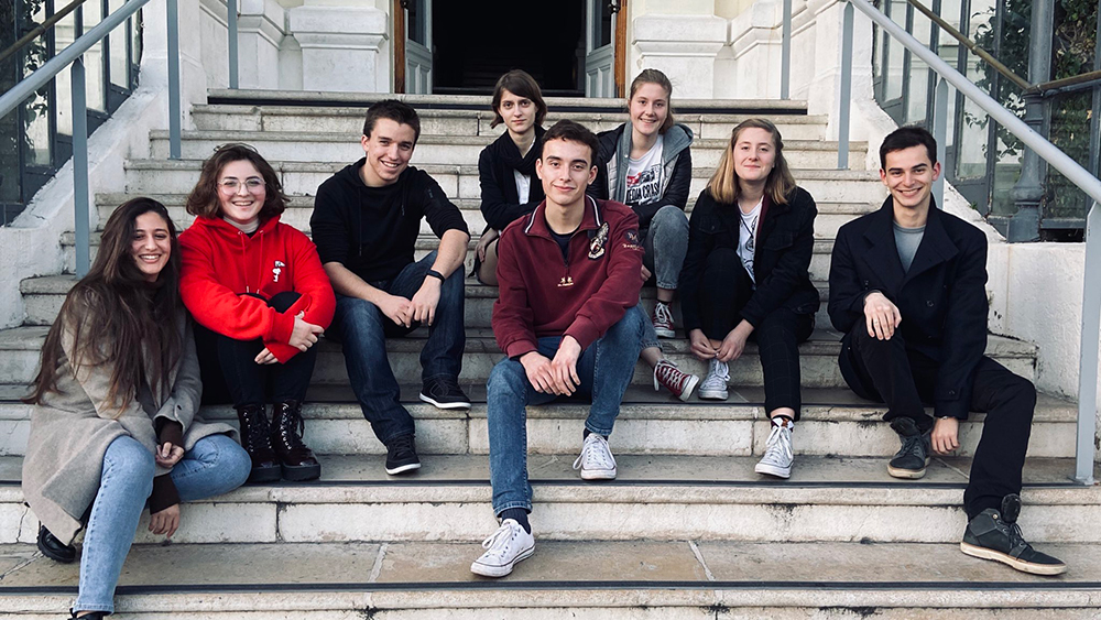 Tout premier jury jeunes de CanneSeries lors de la réunion de travail au lycée Bristol